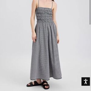 Solid and striped delta dress size L only worn a handful of times